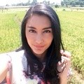 Tyas Mirasih Berlatar Berlakang Sawah