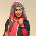 Soraya Larasati Saat Sesi Pemotretan Hijab