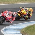 Andrea Dovizioso dan Aleix Espargaro Bersaing