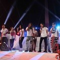 Para Pendukung Acara Bernyanyi Bersama