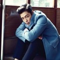 T.O.P Big Bang SaatKenakan Mantel Biru