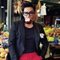 T.O.P Big Bang Bergaya Sambil Memakan Apel