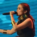 Penampilan Momo di Konser Geisha Satu Dekade