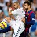 Karim Benzema Saat Berduel dengan Gerard Pique