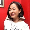 Astrid Luncurkan Single Terbarunya 'Terpukau'