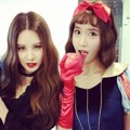 Seohyun Vampir Saat Berfoto Bersama Putri Salju Yoona