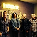 Stone Temple Gandeng Vokalis Linkin Park Chester Bennington