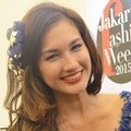 Nadine Chandrawinata Hadiri Jakarta Fashion Week