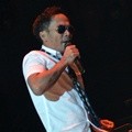 Kaka Slank di Konser 1 Dekade Magenta Orchestra