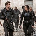 Gale, Katniss Bersama Teman-teman Lainnya Merancang Pemberontakan terhadap Capitol