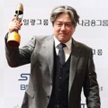 Choi Min Sik Raih Piala Best Actor