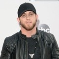 Brantley Gilbert Hadiri American Music Awards 2014