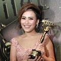 Ayu Ting Ting Raih Trofi Kisah Hidup Tersilet 2014