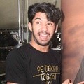 Reza Rahadian di Jumpa Pers 'Pendekar Tongkat Emas'