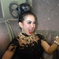 Syahrini Raih Trofi Artis Fenomenal Tersilet 2014