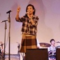 Oppie Andaresta Tampil Bersama Slank