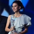 Dahlia Poland Raih Piala Aktris Pendamping Paling Ngetop