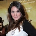 Luna Maya Hadiri Gala Premier 'Pendekar Tongkat Emas'