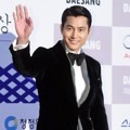 Jung Woo Sung di Red Carpet Blue Dragon Awards 2014