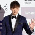 Choi Jin Hyuk di Red Carpet Blue Dragon Awards 2014