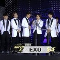 EXO Raih Piala Best Album