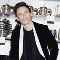 Eddie Redmayne di The Mr. Porter Post Edisi November/Desember 2014