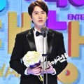 Kyuhyun Super Junior Raih Piala Excellence Award - Music/Talk Show