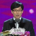 Yoo Jae Seok Raih Piala Viewer's Choice Most Popular Star Award