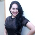 Kartika Putri Ditemui Seusai Mengisi Acara 'Dahsyat'