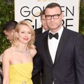 Naomi Watts dan Liev Schreiber di Red Carpet Golden Globe Awards 2015