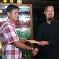 Ahmad Dhani Lakukan Pembagian Santunan kepada Korban Kecelakaan