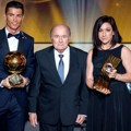 Cristiano Ronaldo dan Nadine Kessler Berfoto Bersama Sepp Blatter