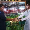 Mulan Jameela Berikan Santunan kepada Korban Kecelakaan