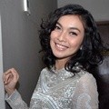 Tika Bravani Hadiri Gala Premier 'Hijab'