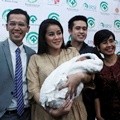 Aufar Hutapea dan Olla Ramlan Bersama Para Dokter