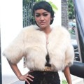 Julia Perez Saat Pembuatan Video Klip 'Lonely'