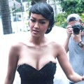 Julia Perez Saat Pembuatan Video Klip 'Lonely'