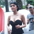 Julia Perez Saat Pembuatan Video Klip 'Lonely'