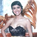 Julia Perez Saat Pembuatan Video Klip 'Lonely'