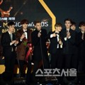 EXO Saat Raih Piala Bonsang