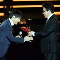 Lim Chang Jung Raih Piala Performance Award