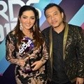 Ashanty dan Anang Hermansyah Raih Penghargaan Pasangan Terdahsyat (Berdasar Media Sosial)