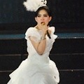 Penampilan Syahrini di Panggung Dahsyatnya Awards 2015
