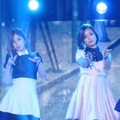 A Pink Tampil Nyanyikan Lagu 'LUV'