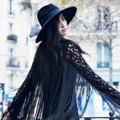 Victoria f(x) Saat Kenakan Gaun Berwarna Hitam