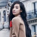 Victoria f(x) Cantik Kenakan Rok Warna-Warni