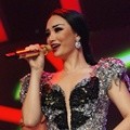 Zaskia Meriahkan Konser 'Rebel, Love, Rock and Roll'