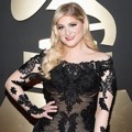 Meghan Trainor di Red Carpet Grammy Awards 2015