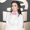 Charli XCX di Red Carpet Grammy Awards 2015