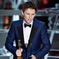 Eddie Redmayne Raih Predikat Aktor Terbaik